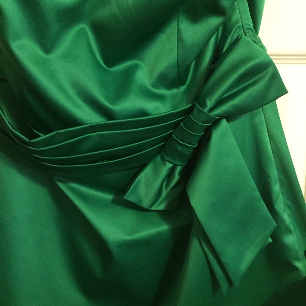 Satin strapless green dress - Picture 2 of 4